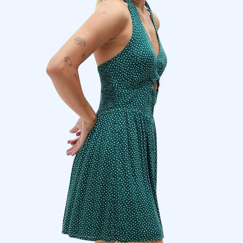 LA Hearts Floral Cutout Halter Mini Dress
(Size Small)